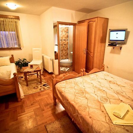 Bed and Breakfast Kod Ribica Jasenovac Екстер'єр фото