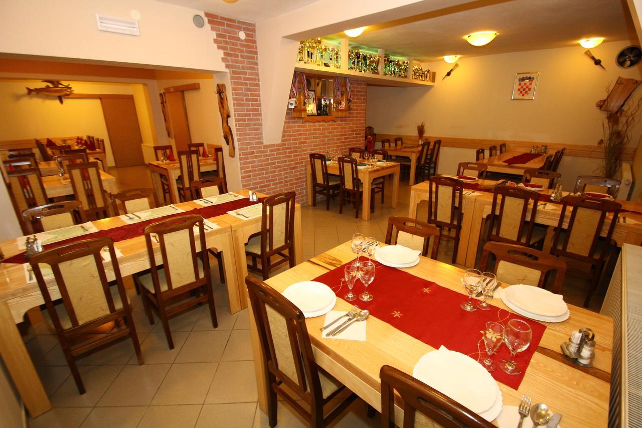 Bed and Breakfast Kod Ribica Jasenovac Екстер'єр фото